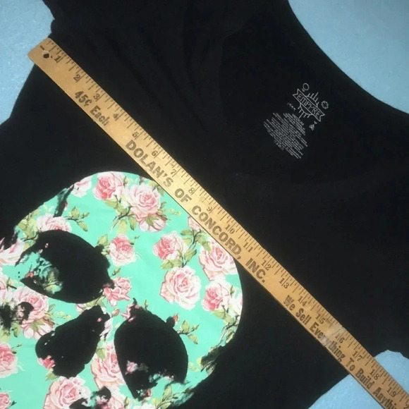 EMPYRE floral skull 1999 v- neck t-shirt short sleeve tiny flaw size M - Picture 5 of 7
